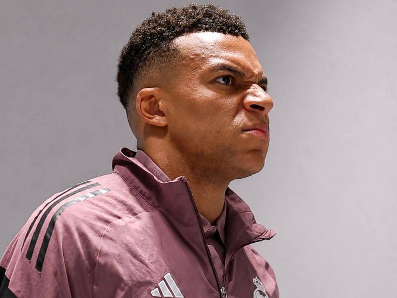 Kylian Mbappé sigue dando de qué hablar en Real Madrid luego de su polémica ausencia en El Clásico donde los blancos perdieron ante Barcelona en un resultado que consagró como campeones de España al conjunto culé.