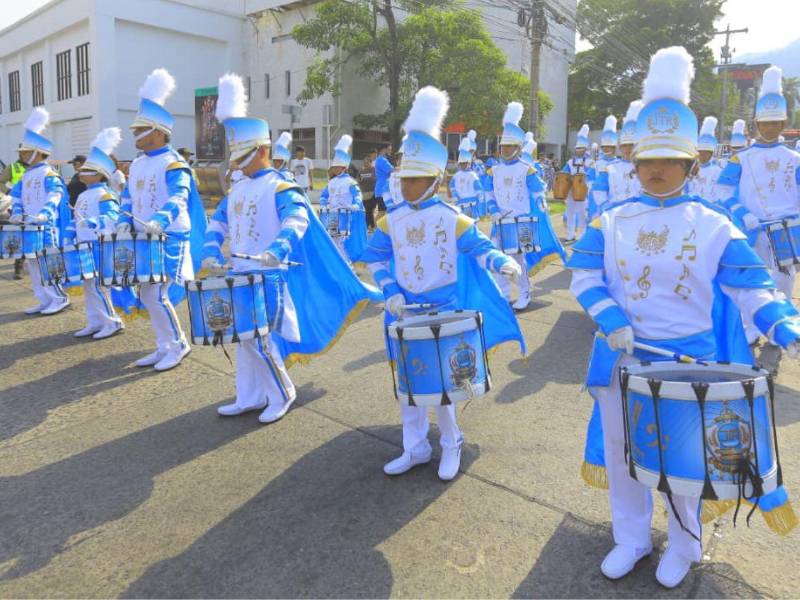 La emblemática banda del JTR deleitó a los sampedranos durante el desfile.