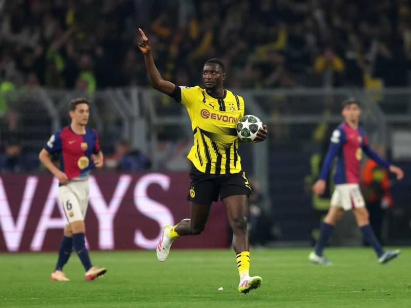 Serhou Guirassy tuvo un gran partido con un triplete ante el Barcelona.