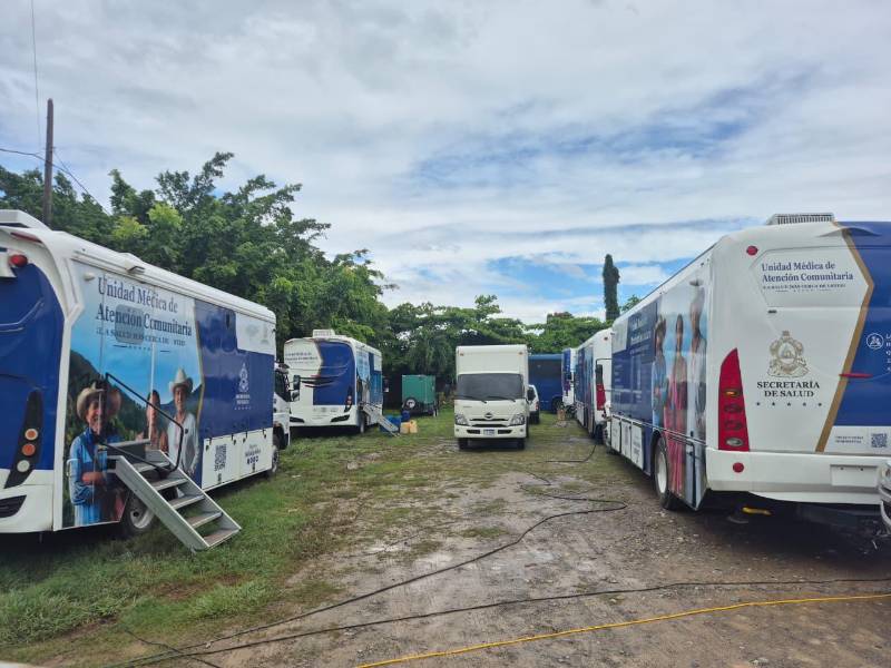 Los pequeños hospitales móviles se establecieron este lunes en La Ceiba y estarán toda esta semana.