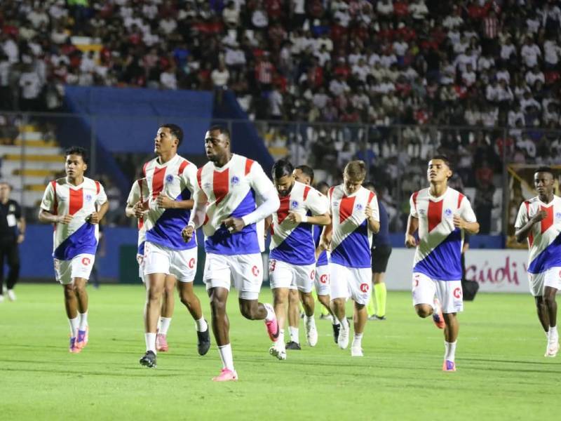Jugadores del Olimpia instalados en el estadio Nacional.