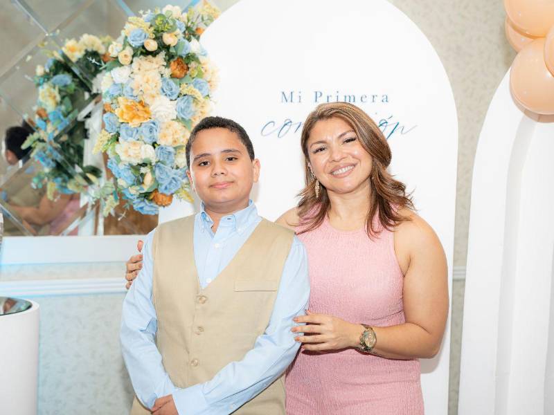 Melissa Turcios Arriaga, directora de la Escuela Western International School, junto a Jorge Ozael.