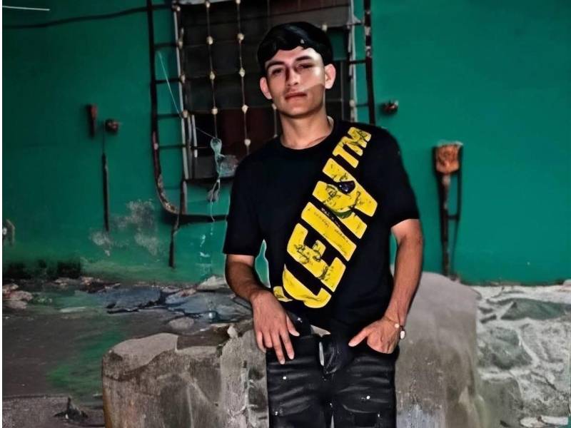Héctor Vásquez Arita (de 21 años) murió en en el lugar debido a las heridas de bala