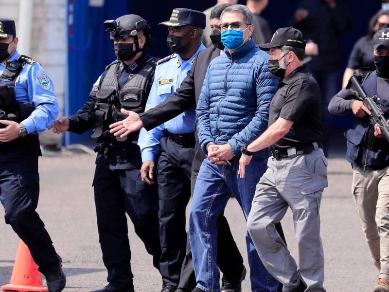 Fotografía del expresidente Juan Orlando Hdernández cuando fue extraditado a los Estados Unidos en el año 2022.