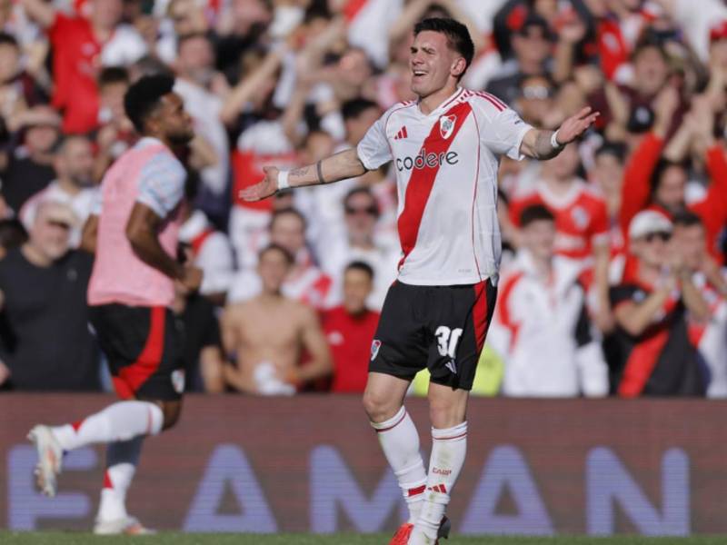 Franco Mastantuono se convirtió en el jugador más joven en meter un gol en un Superclásico, con 17 años y 256 días.