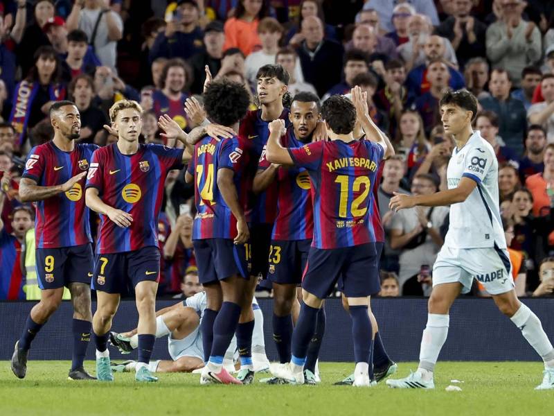 Jugadores del Barcelona celebrando el tercer gol ante Getafe que fue obra de Jules Koundé.