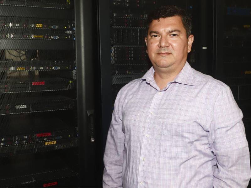 Bennie Castillo, gerente de IT de Finsol, expresó su satisfacción por el acompañamiento de Tigo Business durante la implementación de las soluciones Cloud IaaS y FWaaS.