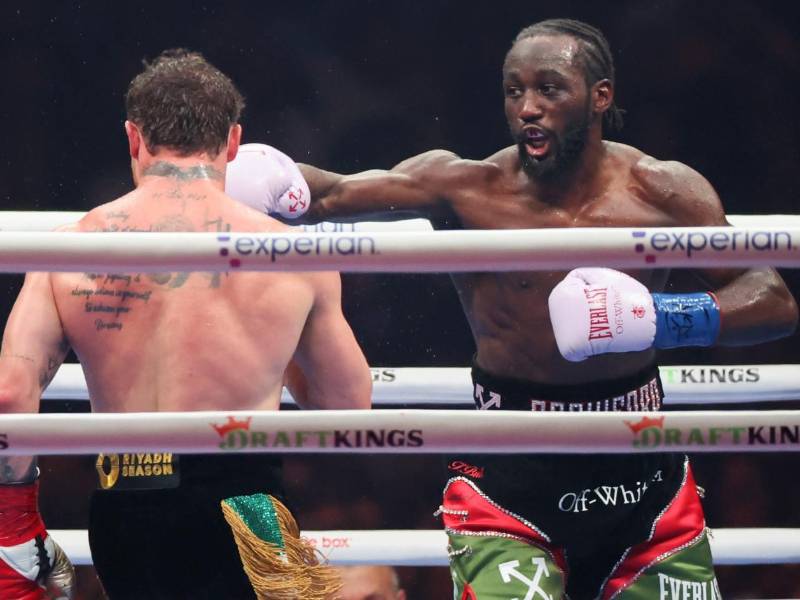 Canelo Álvarez fracasa: Cae ante Terence Crawford y y entrega sus títulos de campeón supermediano