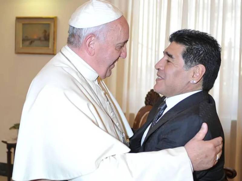 El papa Francisco recibió a Diego Armando Maradona el 4 de septiembre del 2014, en el Vaticano.