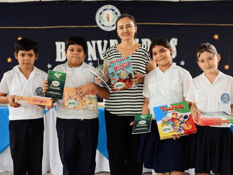 La Universidad Tecnológica de Honduras (UTH) entregó premios a los participantes de las diferentes dinámicas.