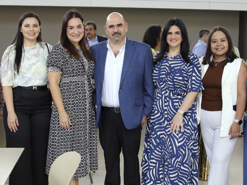 Los invitados recorrieron las renovadas instalaciones del hotel y disfrutaron de una velada que resaltó la evolución de Hotel Alameda, sin perder la esencia de servicio cercano que lo caracteriza desde su fundación.