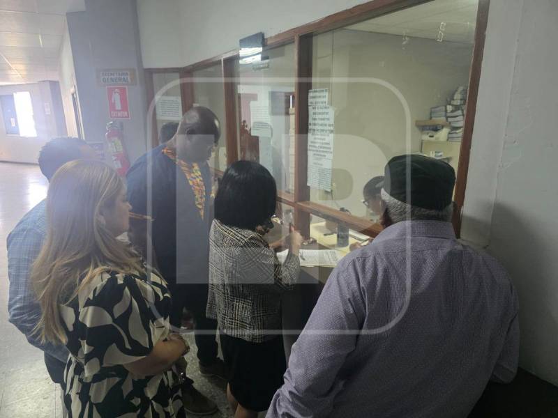 Los exdiputados presentándose en el MP este miércoles.