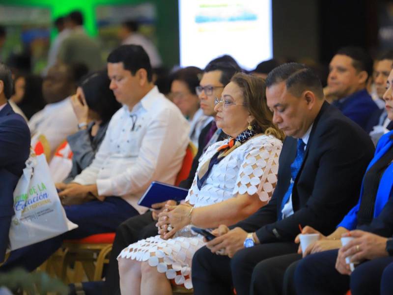 Las autoridades de la Secretaría de Educación se pronunciaron en San Pedro Sula sobre las medidas que implementan para fortalecer la seguridad en los centros educativos de Cortés, tras las amenazas denunciadas contra varios docentes.