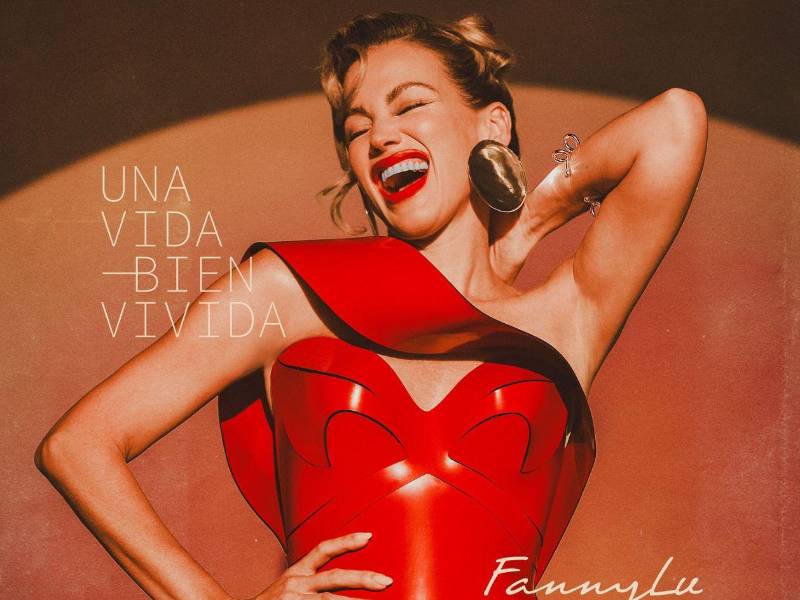 El álbum reúne colaboraciones con Bacilos, Carlos Baute, Olga Tañón y la artista de vallenato Ana del Castillo, en canciones que están hechas para bailar, cantar y hasta llorar.