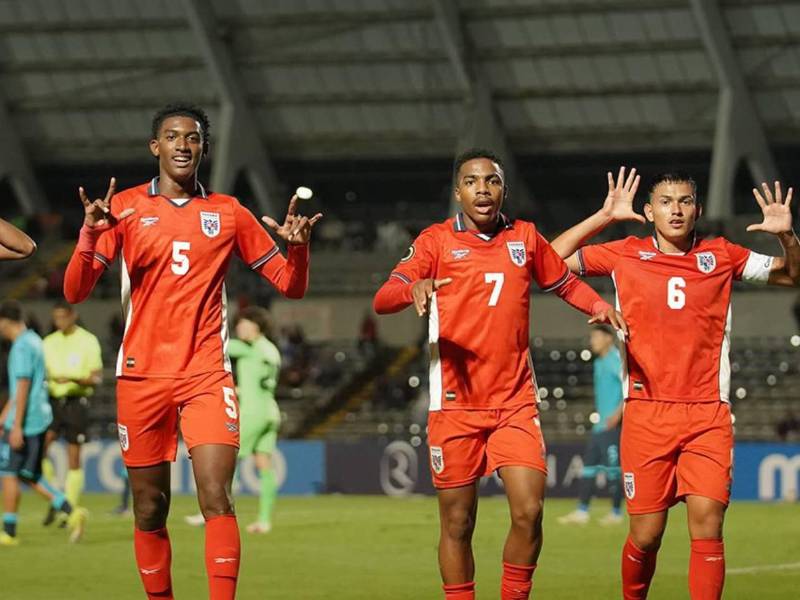 Panamá se dio un festín en la primera parte al marcarle tres goles a la H.