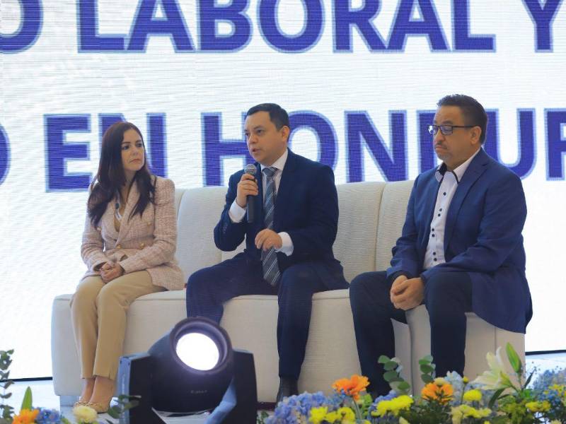 <b>Vanessa Rodríguez</b>, de Misiones Comerciales de la Cámara de Comercio e Industrias de Cortés (CCIC), destacó la importancia de la alianza entre el sector público y la empresa privada para fortalecer la educación técnica y formar el talento que demanda el mercado laboral.