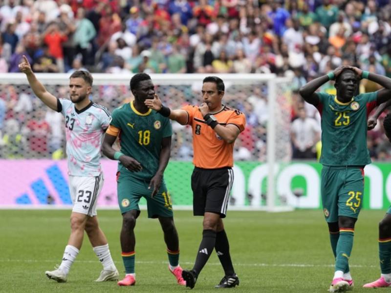 Said Martínez fue protagonista al impartir justicia en el Bélgica vs Senegal.