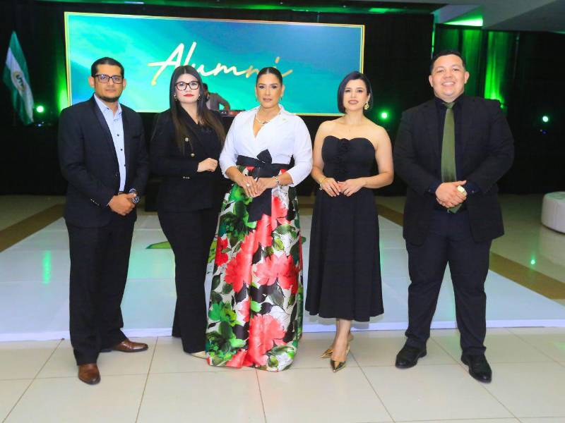 Víctor Lara, Nubia Cantarero, Ruth Arita, Arely Ponce y Óscar Ramírez.