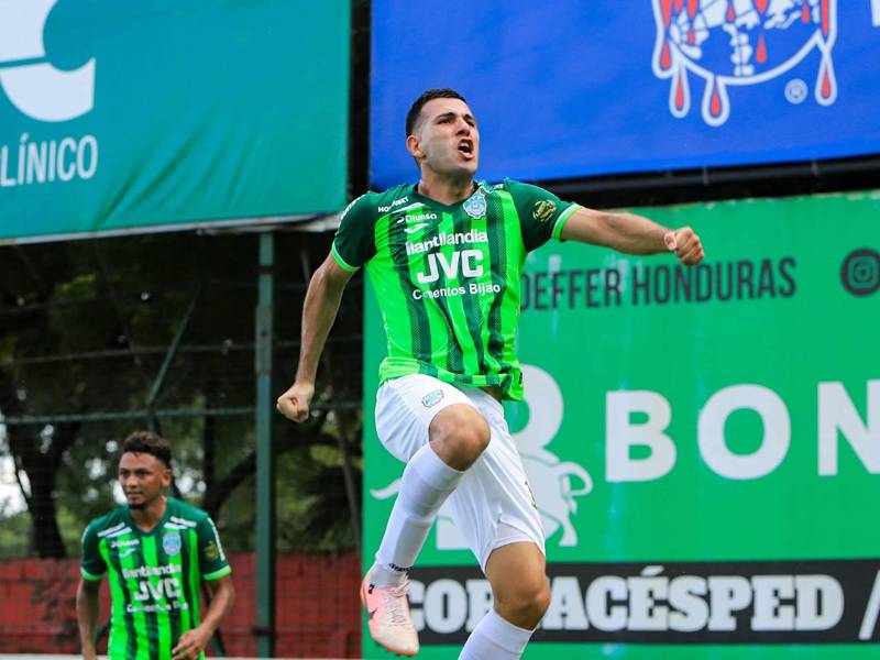 Nicolás Messiniti se puso el traje de figura y marcó el gol de la victoria de Marathón contra el Motagua.
