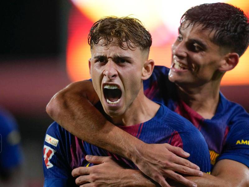 Fermín López clebrando su primer gol.