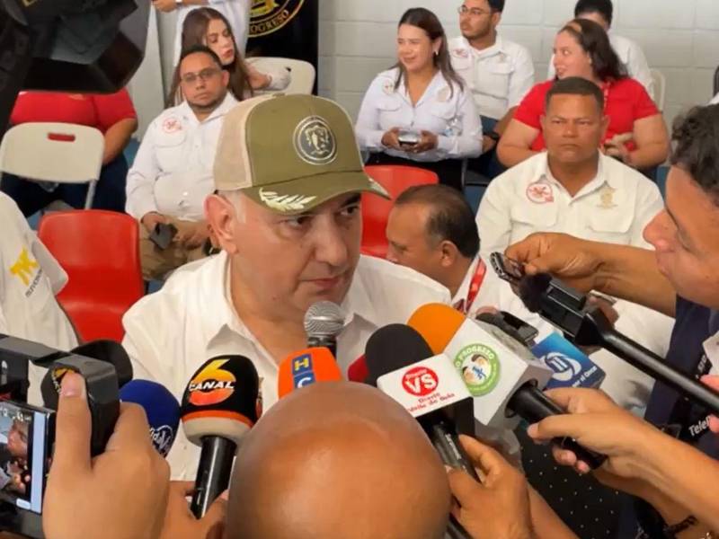 El alcalde aseguró que el incremento busca financiar al menos 20 kilómetros de pavimento, pero reconoció que “nada está escrito en piedra” y anunció mesas de diálogo.