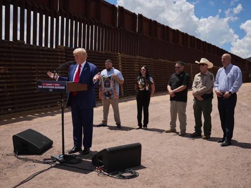 El presidente de EE.UU. Donald J. Trump habla durante su visita a la frontera sur en el condado de Cochise, Arizona.