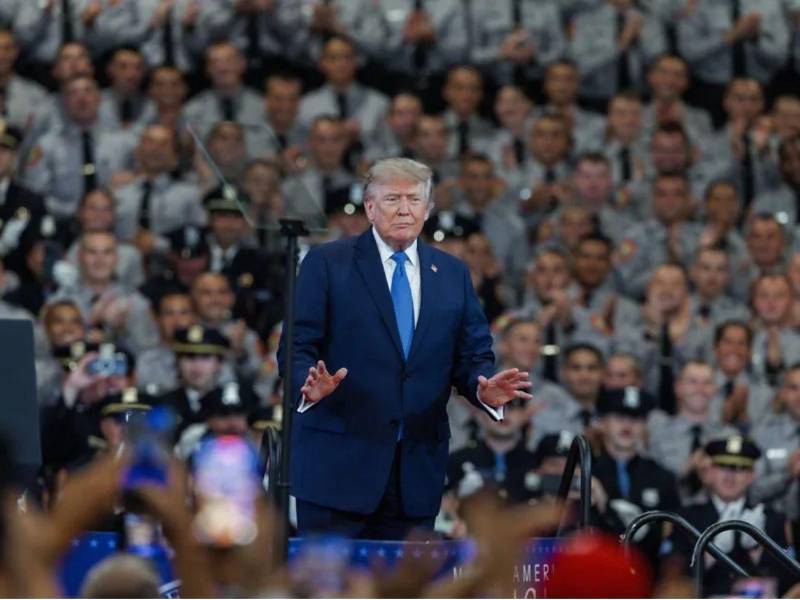 El presidente de EE.UU., Donald Trump, ofrece un discurso sobre la reducción de la criminalidad y la seguridad pública, en la Academia de Policía del Condado de Nassau (Estados Unidos).