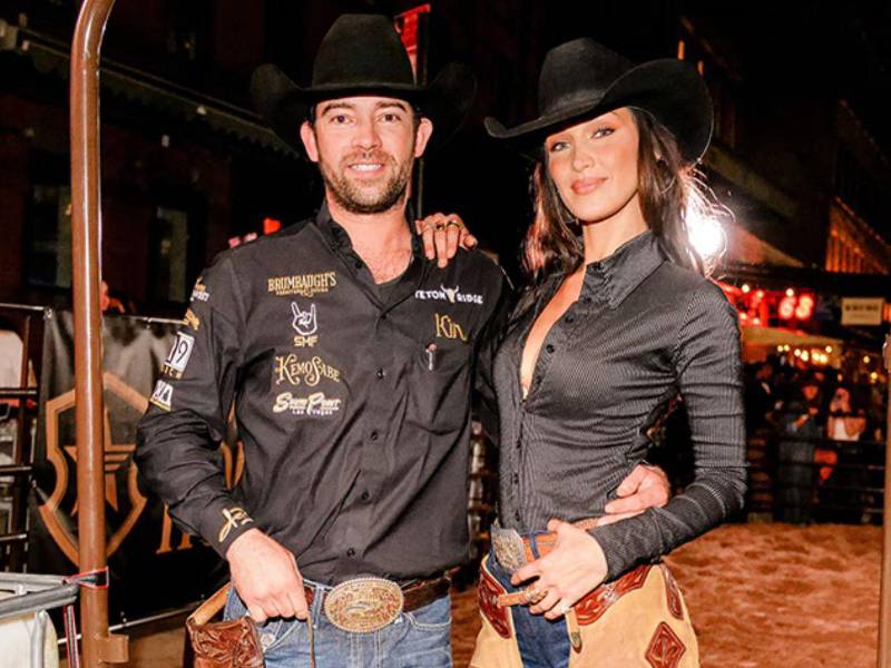 La modelo Bella Hadid y el vaquero profesional Adán Bañuelos rompieron después de dos años de noviazgo, según informaron varios medios.