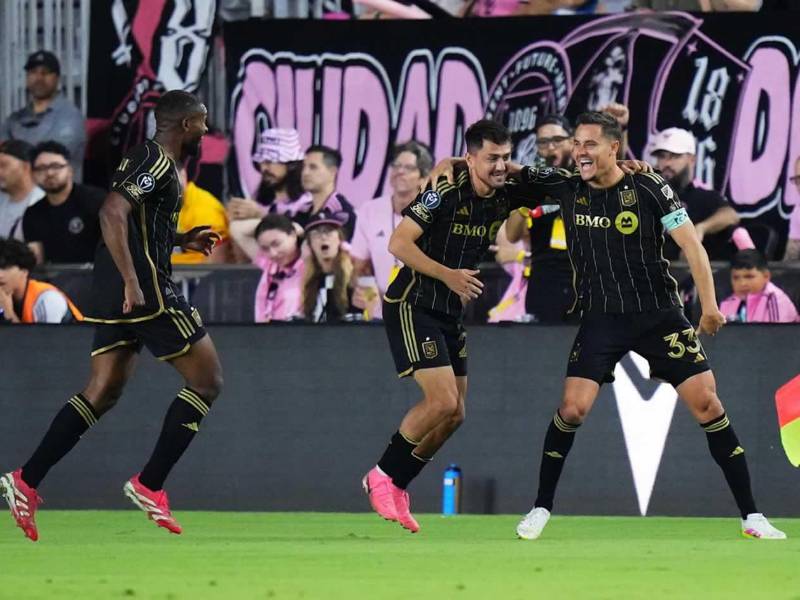 Aaron Long abrió el marcador para poner por delante a Los Ángeles FC.