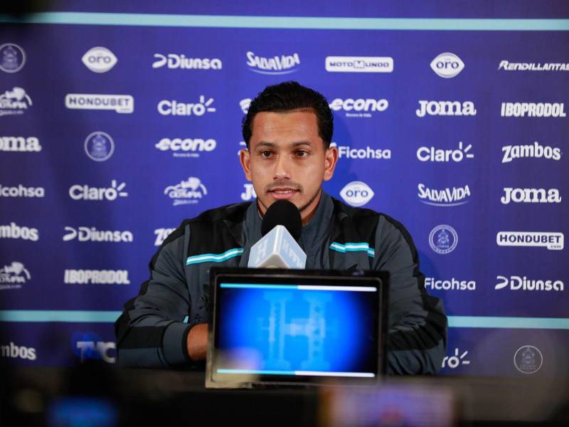 Edwin Rodríguez, mediocampista de la Selección de Honduras en conferencia de prensa.