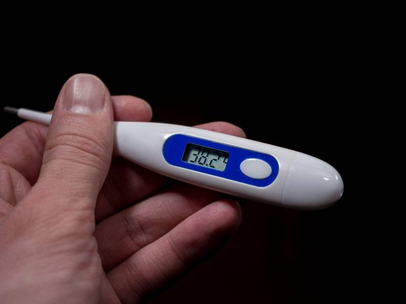 La vacuna contra la fiebre amarilla debe aplicarse al menos 10 días antes del viaje para que el certificado internacional sea válido. Los síntomas de esta enfermedad incluyen fiebre alta, dolor de cabeza y vómito.