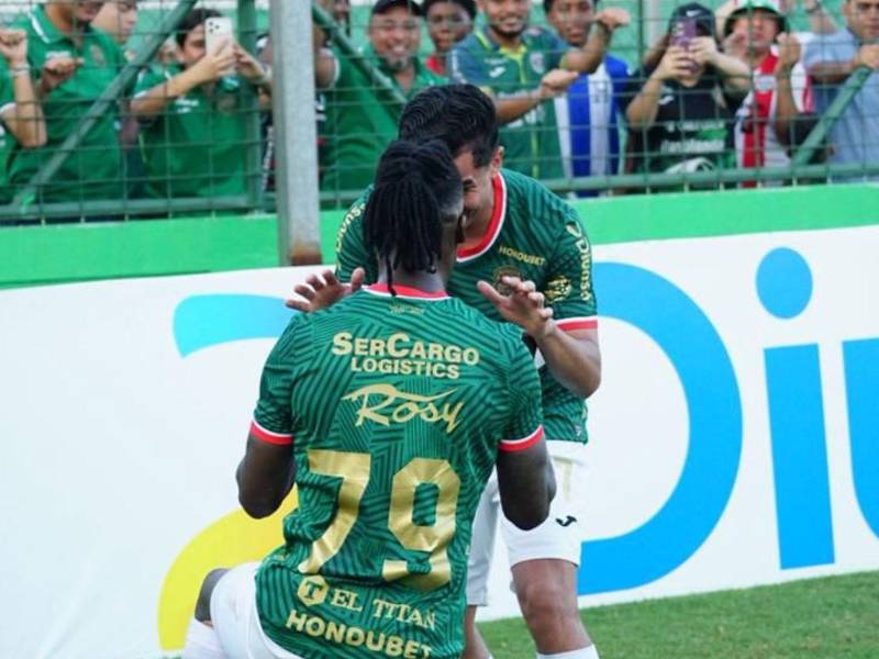 Jugadores del Marathón y Platense.