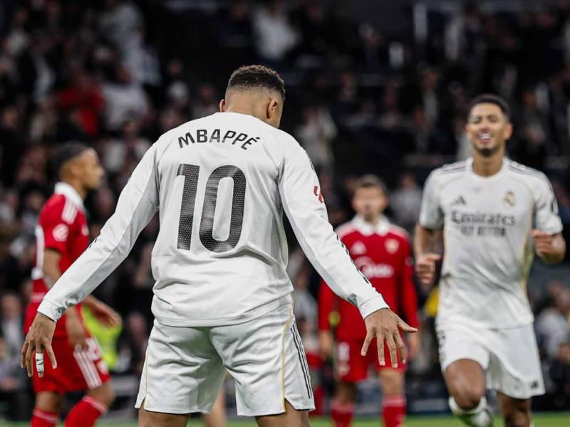 Kylian Mbappé, celebrando su gol a lo Cristiano Ronaldo en el triunfo del Real Madrid contra el Sevilla.