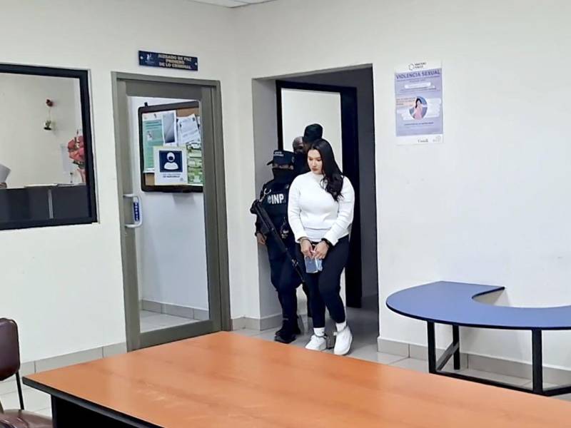 Katherine Yulibeth Romero Sorto a su llegada a los juzgados sampedranos.