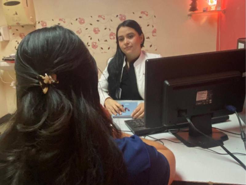 Kensy Velásquez Mejía, psicóloga del IHSS, señaló que la mayoría de los pacientes que atiende a diario en consulta externa presenta un trastorno mixto de depresión y ansiedad.