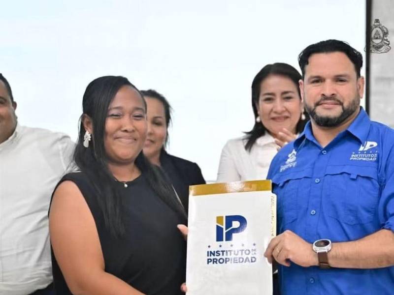 Las autoridades informaron que el proceso de entrega de títulos de propiedad continuará en otros departamentos del país, con el objetivo de beneficiar a más centros educativos.