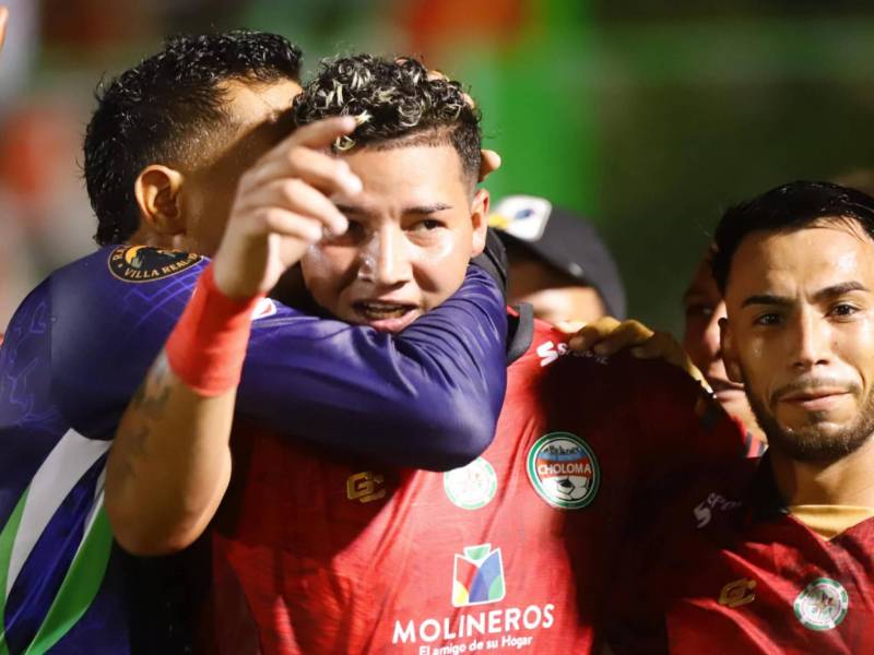 Ángel Villatoro fue la figura del duelo al marcar un doblete.