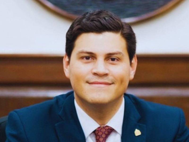 Marlon David Ochoa Martínez es acusado de paralizar el Consejo Nacional Electoral (CNE) afectando directamente el cronograma electoral aprobado previamente por unanimidad.