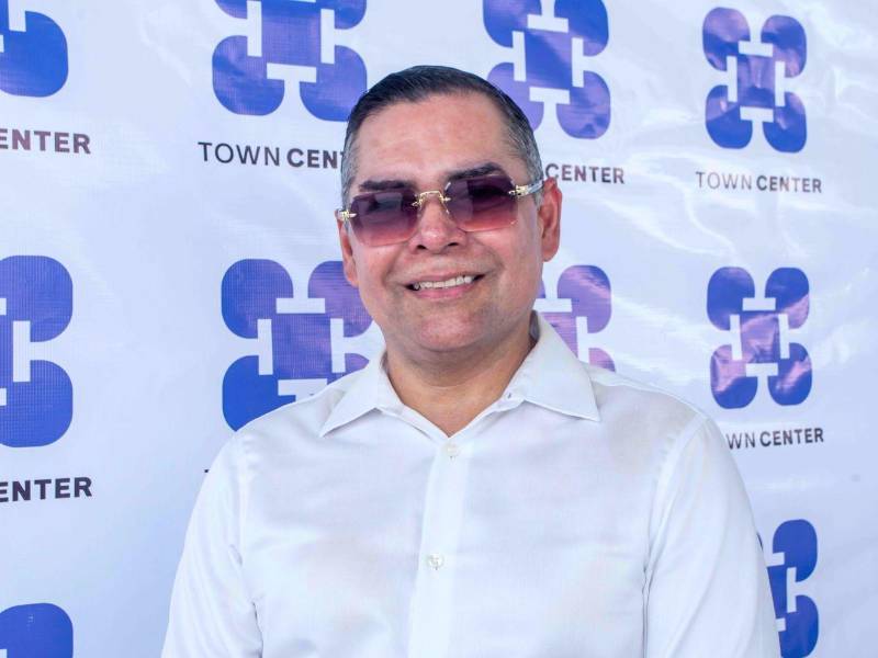 René Turcios, gerente de Mercadeo de Inversiones Aliadas, sostiene que la apertura de Town Center responde al crecimiento exponencial del sector sureste, ofreciendo un espacio moderno de entretenimiento, compras y convivencia.