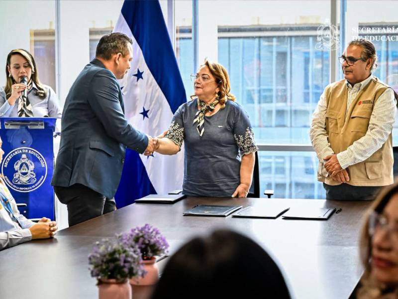 La alianza busca promover una cultura de paz y mejorar la detección y atención del acoso escolar en beneficio de la comunidad educativa.