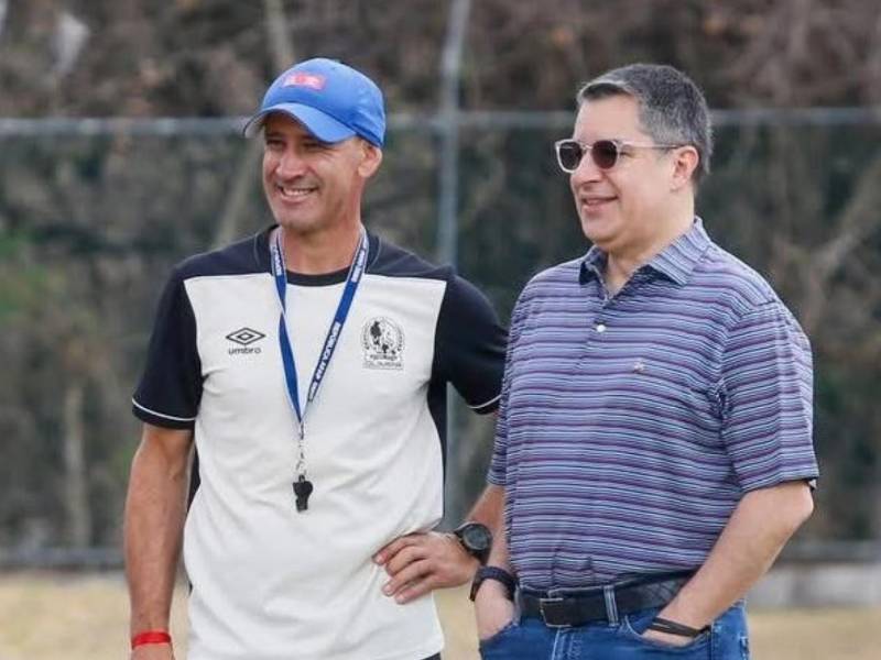 Rafael Villeda es el presidente del Olimpia y el encargado de haber llevado a Eduardo Espinel al banco del conjunto albo.