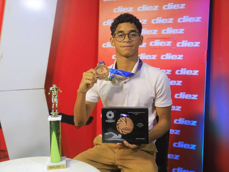 Josué Sánchez, el joven que se llenó de récords en el Campeonato de Piscina Corta 2025.