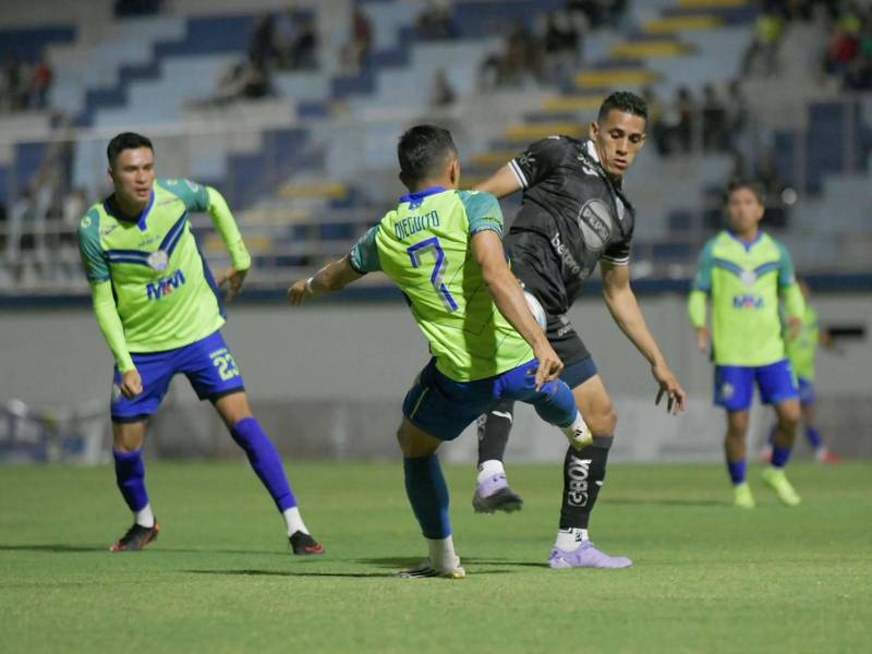 Olancho FC recibe al Motagua en el estadio Juan Ramón Brevé Vargas.