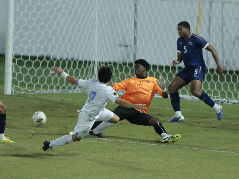 Una de las tantas ocasiones de gol que ha tenido Honduras ante Bermudas.