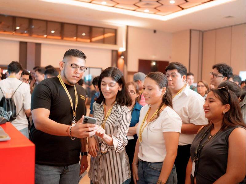 Los jóvenes universitarios visitaron diferentes estaciones para conocer más sobre Cervecería Hondureña.