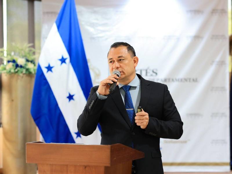 Como parte del fortalecimiento del civismo en los Desfiles Patrios 2026, Rafael Rodríguez, director departamental de Educación de Cortés, afirmó que se mantendrá una supervisión permanente.