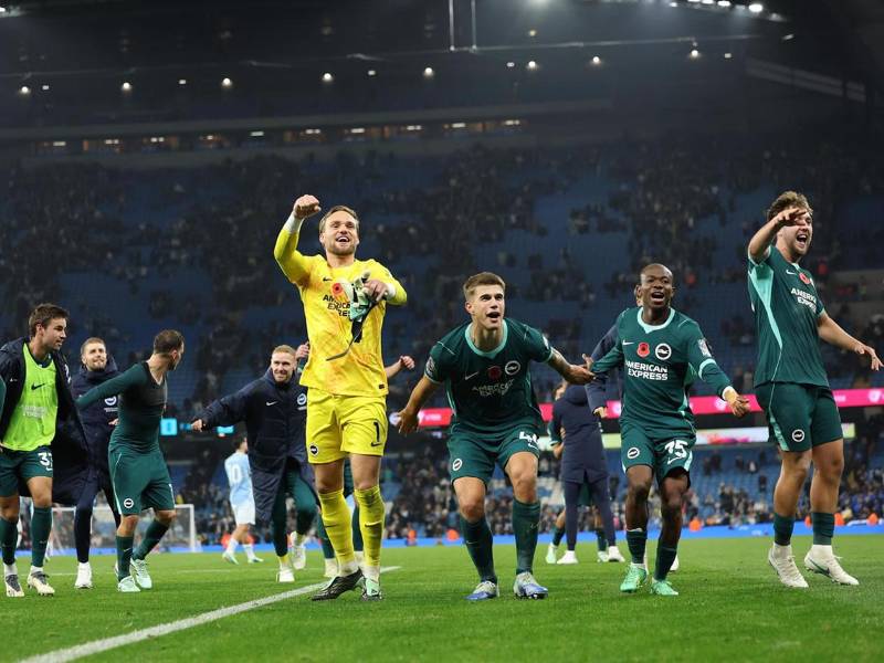 Los jugadores del Brighton celebrando la victoria contra el Manchester City.