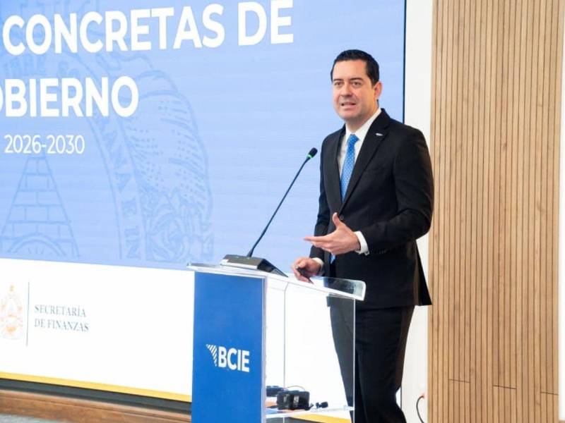 Emilio Hernández, secretario de Estado en el Despacho de Finanzas y gobernador titular por Honduras ante el BCIE.