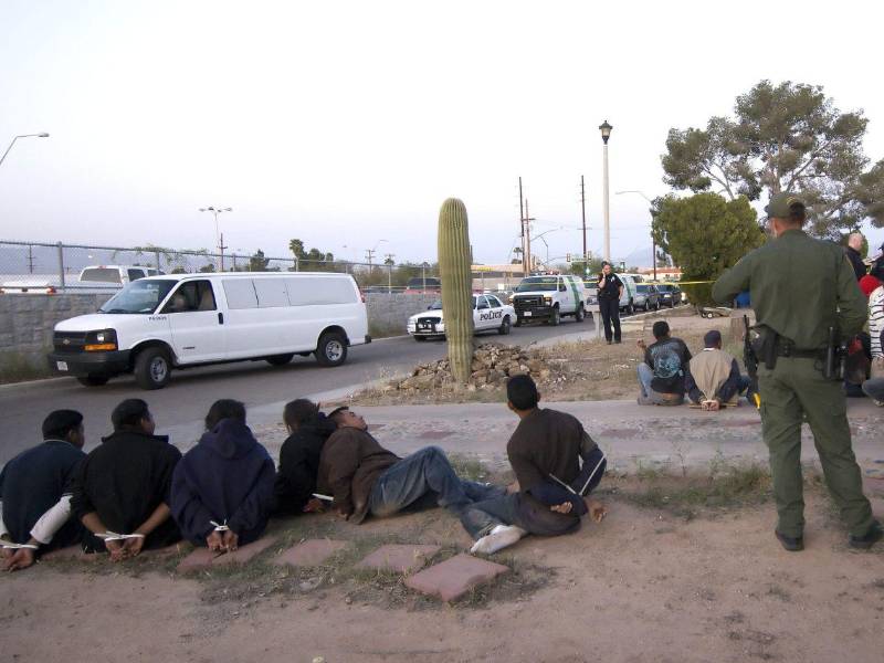 Un grupo de veinticinco miembros y asociados de la Mafia Mexicana, pandilla que opera en las cárceles de California.