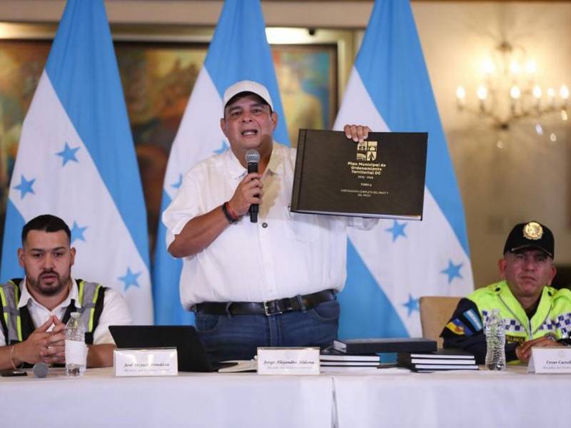 En el marco del plan, la alcaldía capitalina identificó 41 puntos críticos de conflicto vial donde ya se trabaja con personal de Orden Vial y de la Policía Municipal para mejorar la fluidez del tránsito.